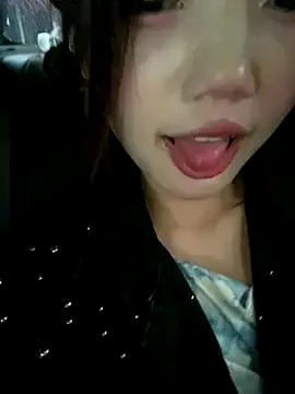 xixi_28 on StripChat 