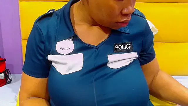 YELLOWBUSTYMELLONS on StripChat 
