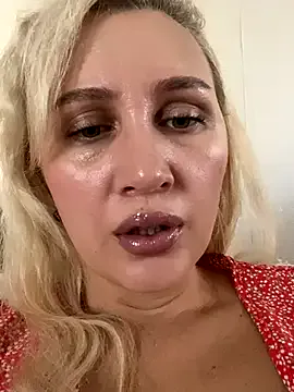 Freechat YourBlondee on StripChat