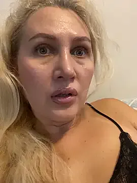 Freechat YourBlondee on StripChat