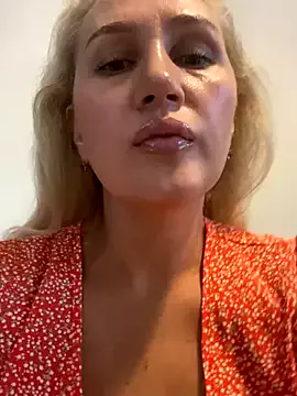 Freechat YourBlondee on StripChat